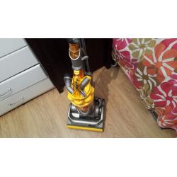 DYSON BAGLESS HOOVER WITH TOOLS VERY GOOD CONDITION VERY VERY POWERFUL