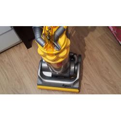 DYSON BAGLESS HOOVER WITH TOOLS VERY GOOD CONDITION VERY VERY POWERFUL