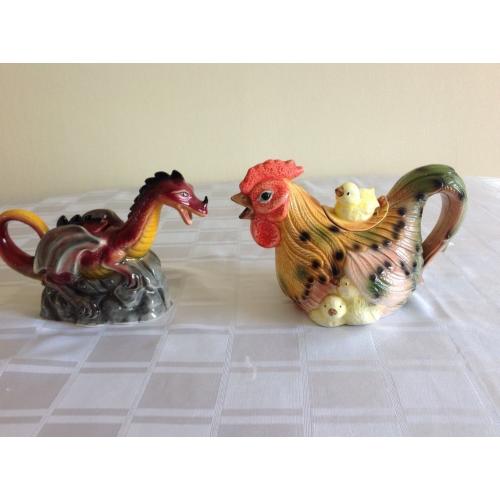 2 teapots