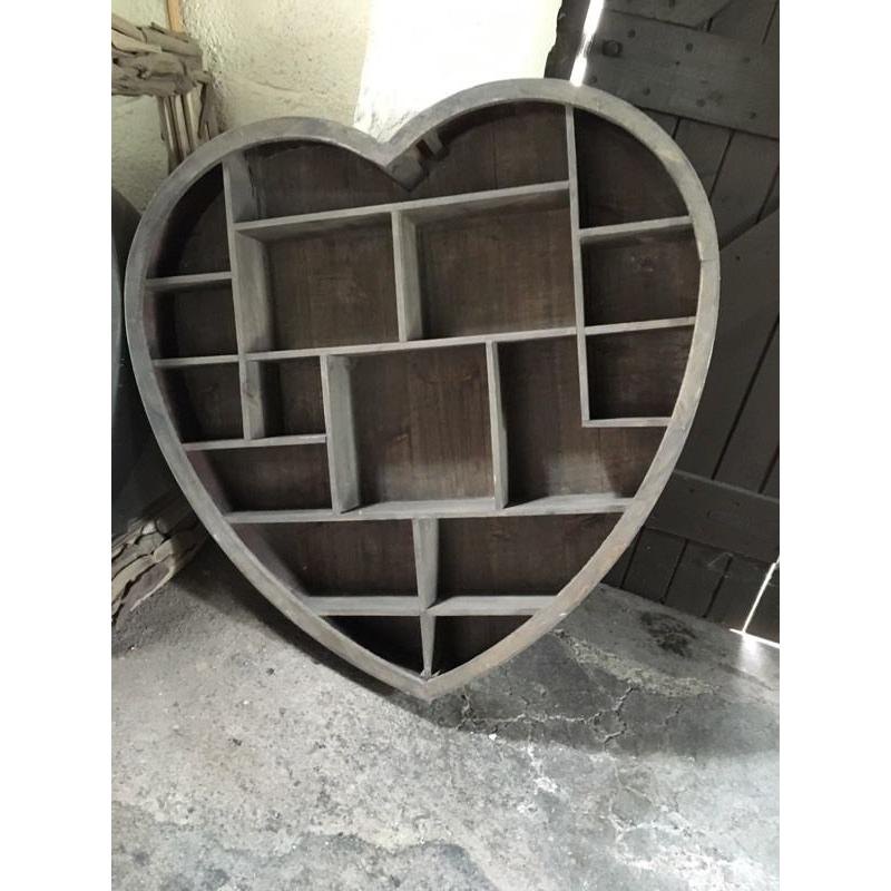 Heart wall shelf