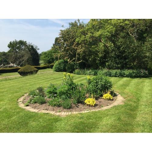Thickthorn Garden Care - Gardening services to suit all wants and needs.