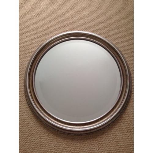 Round mirror