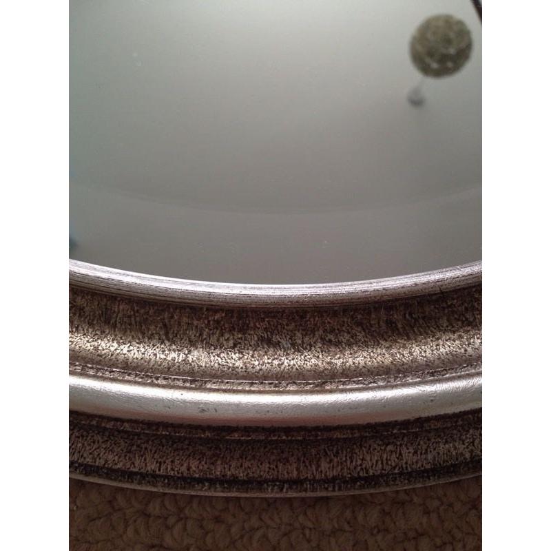 Round mirror