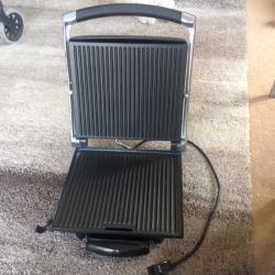 J.S. Panini press. Grill. Used once 30 cms. Sq. approx