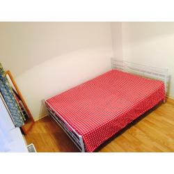 2-3 mins from Dagenham Becontree tube station, Double bed room in a nice house to let