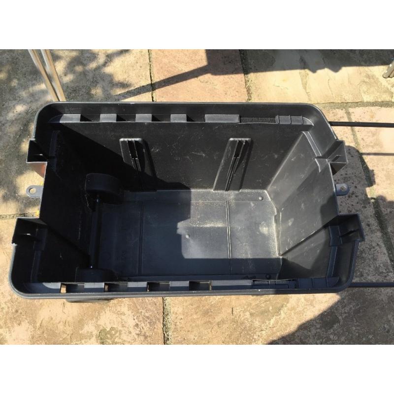 Large, B&Q mobile tool chest in very good, used condition.