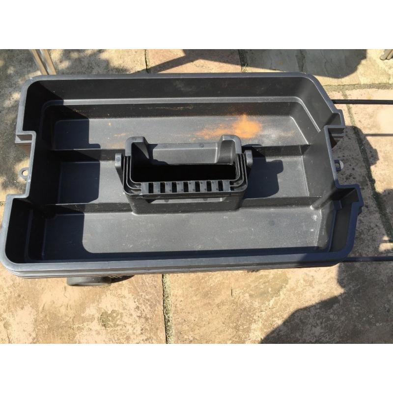 Large, B&Q mobile tool chest in very good, used condition.
