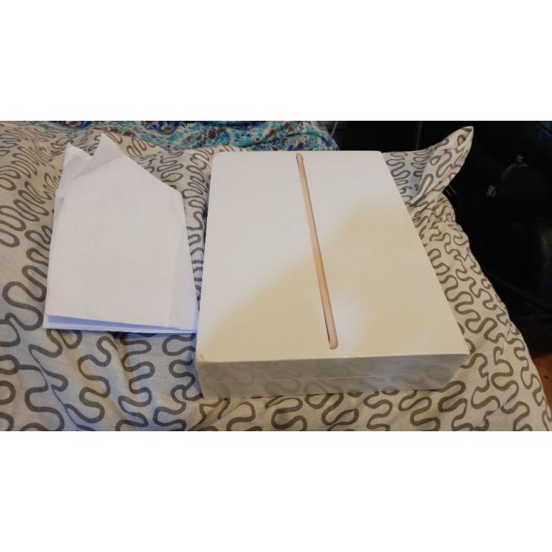 IPAD PRO 9.7 INCH 32GB GOLD/WHITE WIFI+CELLULAR BRAND NEW SEALED BOXED WITH RECEIPT