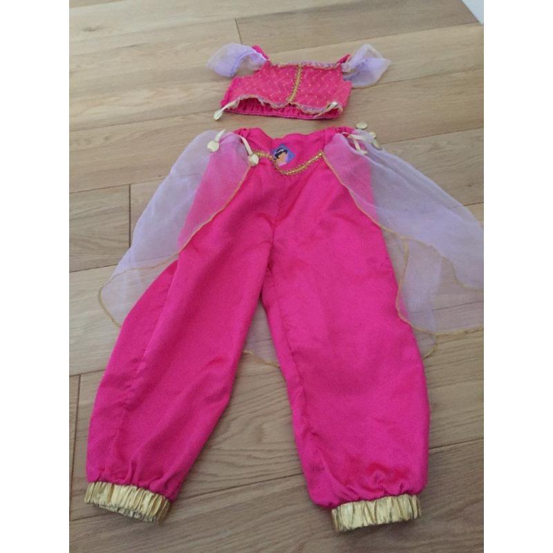 Disney Princess - Jasmine dressing up outfit