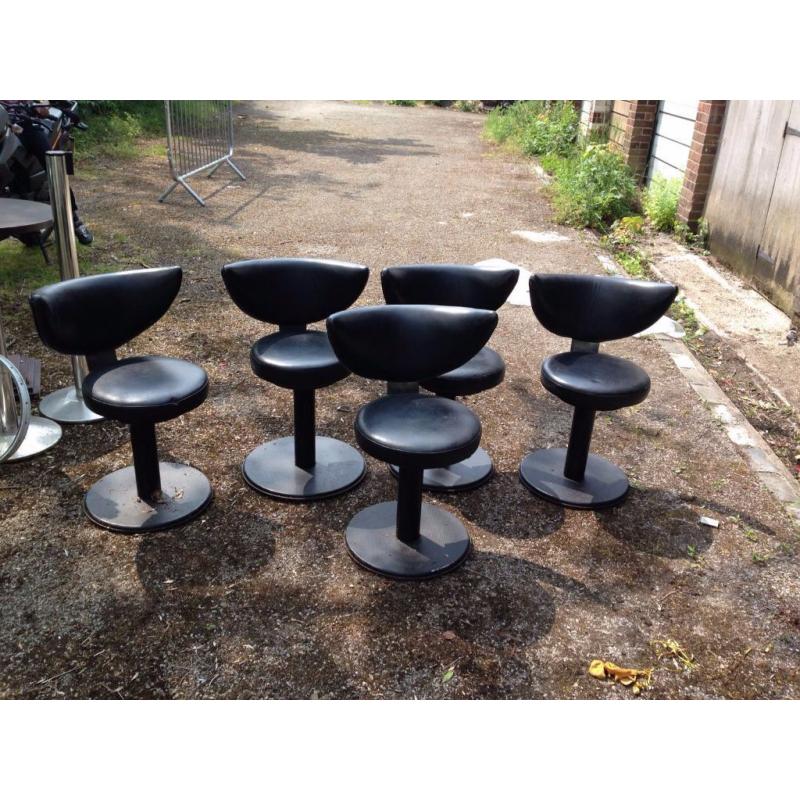 BUNDLE OF CLUB CHAIRS (EACH SOLD SEPERTAE)