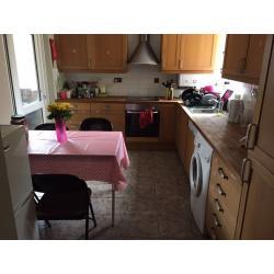 Fabulous Single Room In Camden Town **AVAILABLE NOW** !! 37a