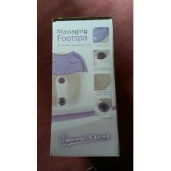 Signature massaging footspa