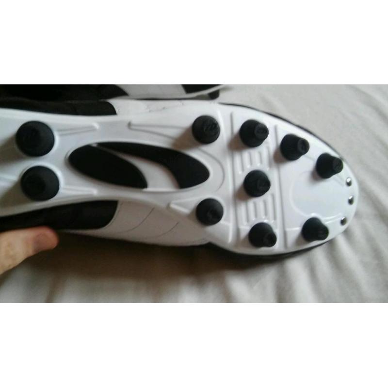 Puma King - Size 9.5 moulded