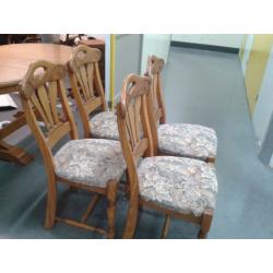 4 dining chairs,solid oak,carved back and leg?clean cushion