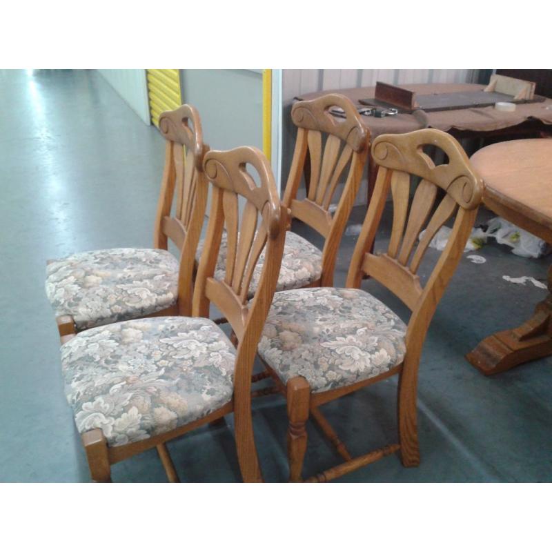 4 dining chairs,solid oak,carved back and leg?clean cushion