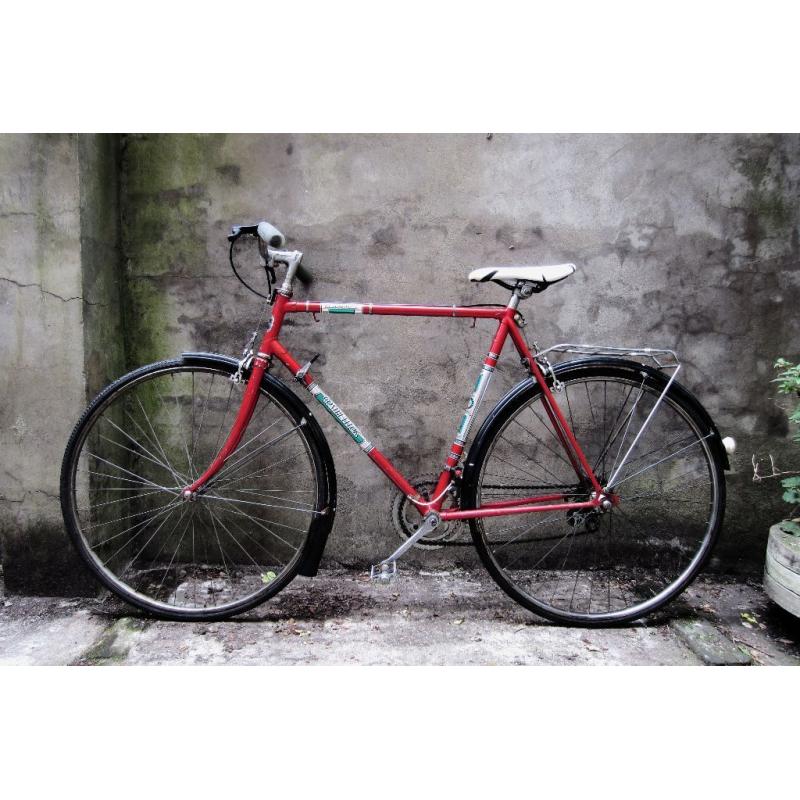 HALFORDS COMPETITOR, vintage dutch style mixte frame traditional road bike, 22.5 inch. 10 speed