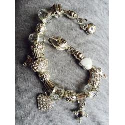 Pandora Unforgettable moments Charm bracelet with charms.