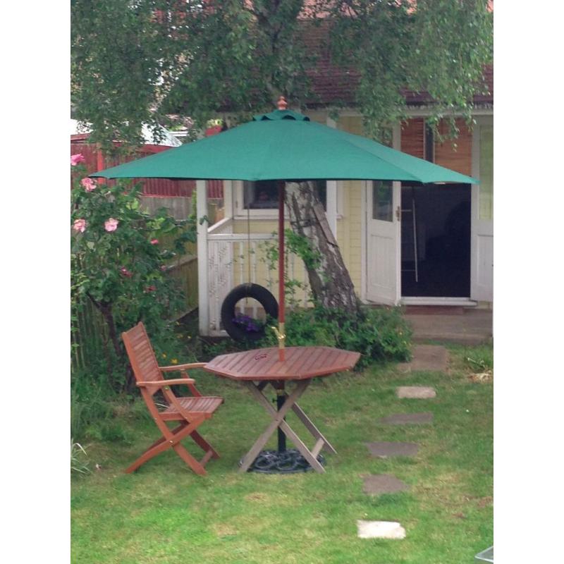 Large parasol and solid iron base.