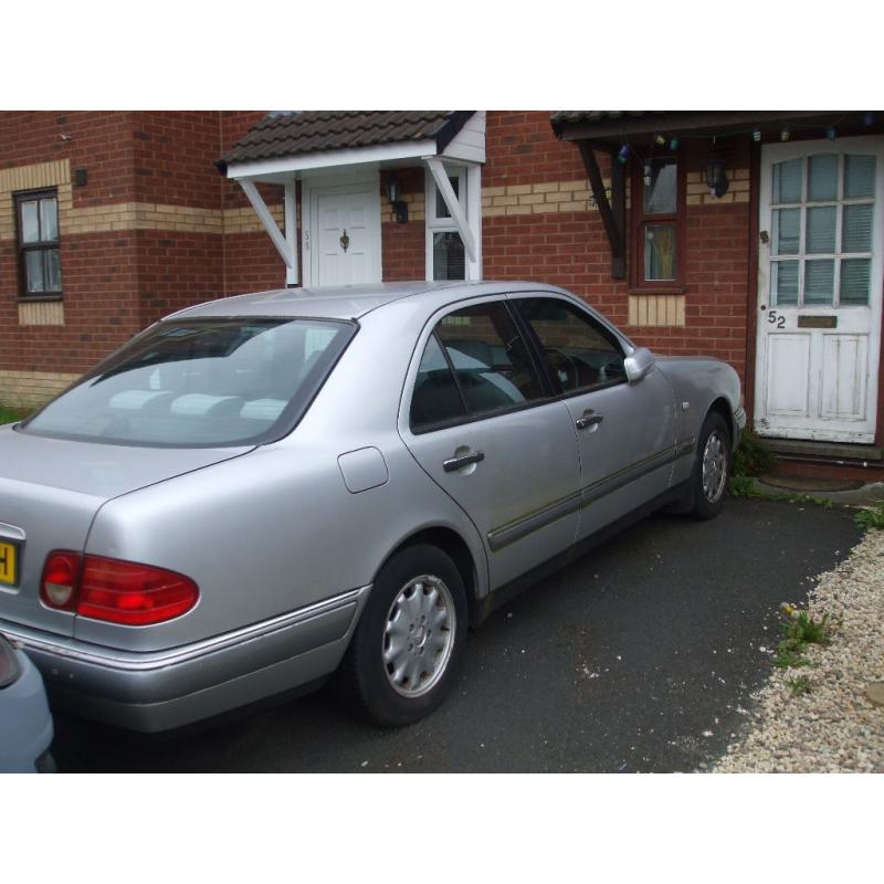 Mercedes E240