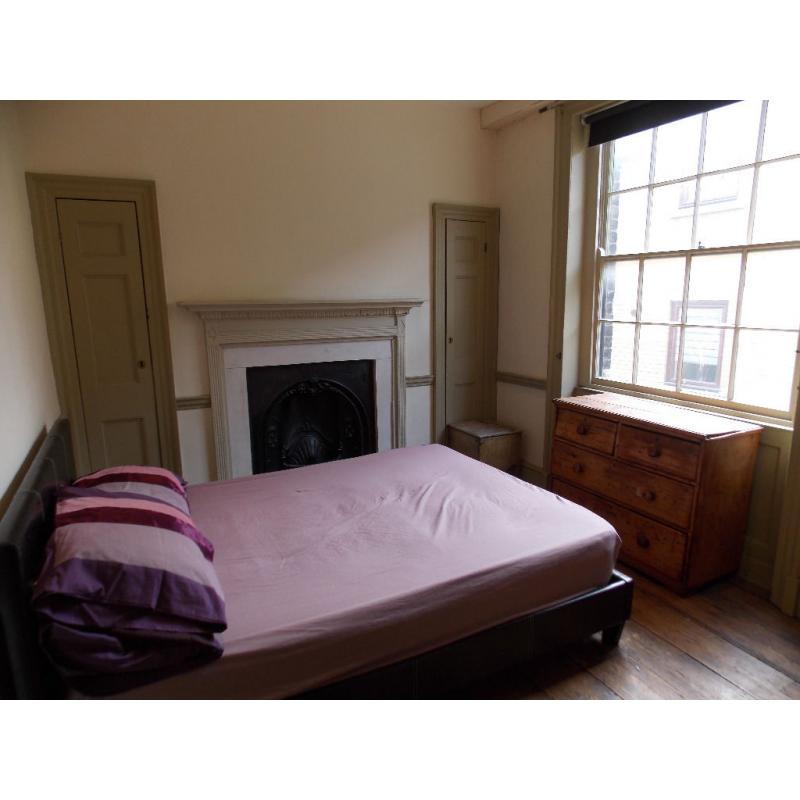 Double room in Georgian house with views of Canary Wharf