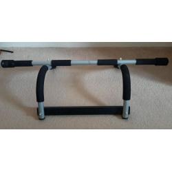 Gym pull up bar