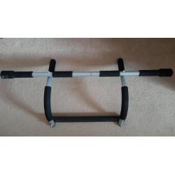 Gym pull up bar