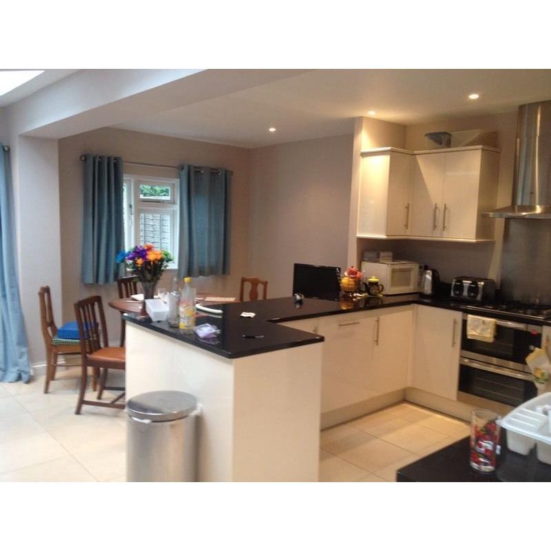 Double room with ensuite in gorgeous house in Wimbledon