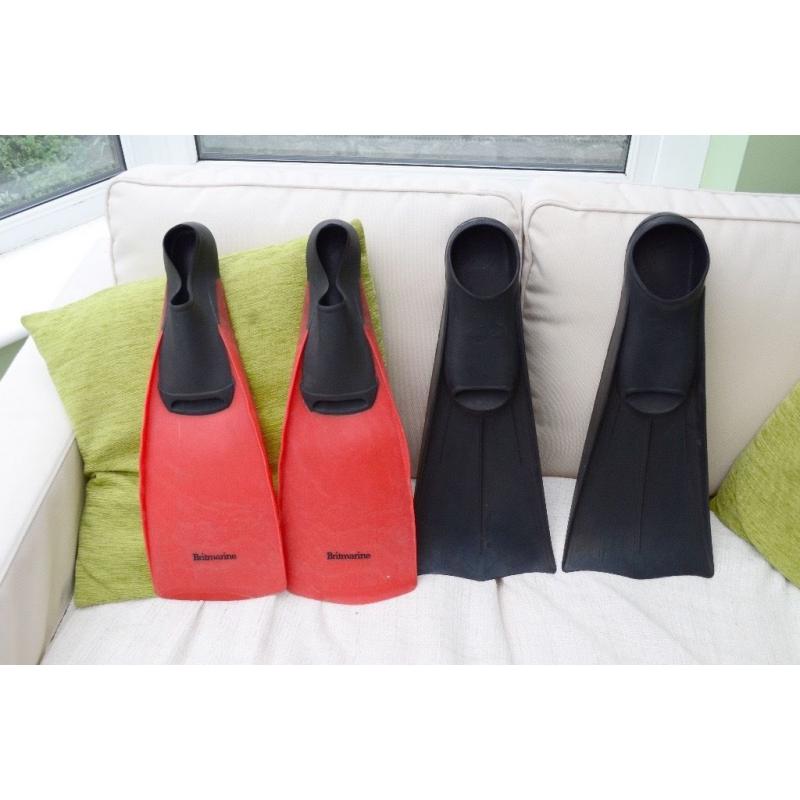 2 Pairs of flippers. Brit marine and Aqua sub make.