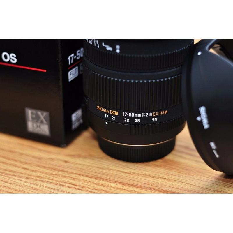 Sigma 17-50mm f2.8 EX DC HSM Optical Stabilised lens for Canon