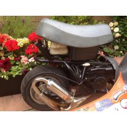 Mini motor in the style of a retro scooter