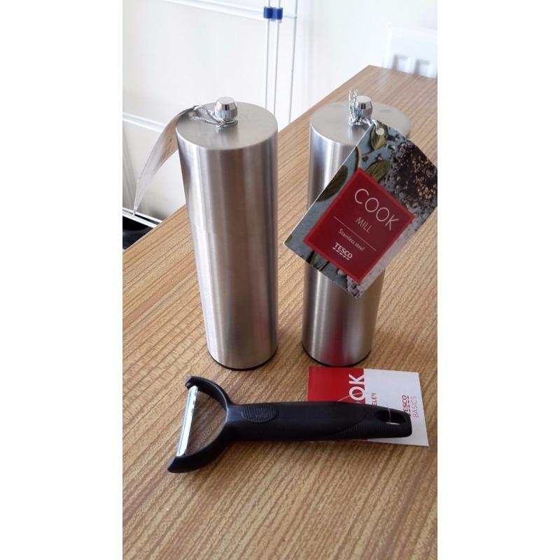 Brand New Salt/Pepper Mills x 2