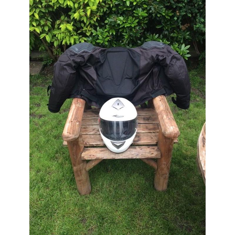 Helmet and motorcycle jacket