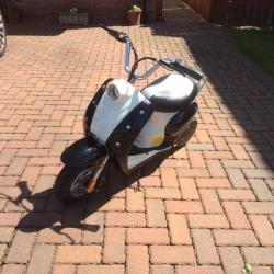Kids electric moped/scooter