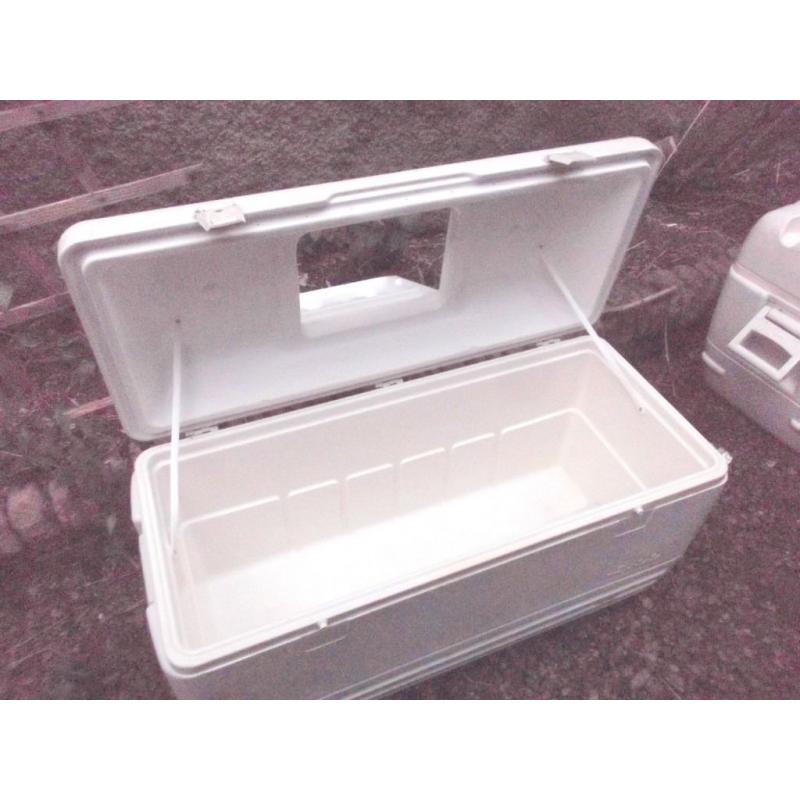 LARGE IGLOO MAXCOLD 156 litre COOL BOX