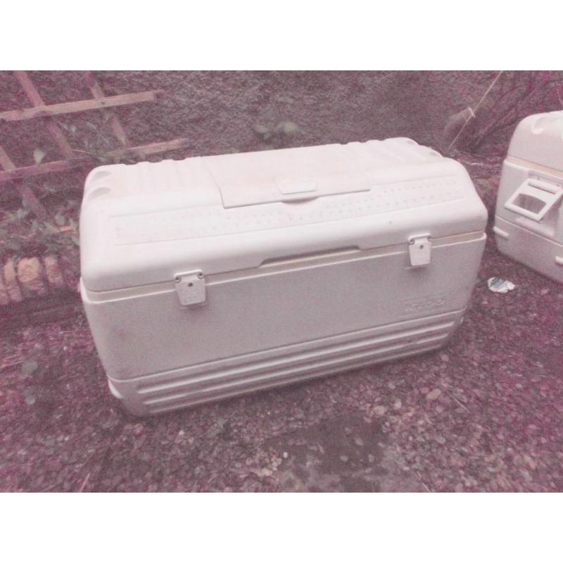 LARGE IGLOO MAXCOLD 156 litre COOL BOX