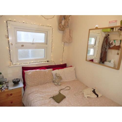 Amazing Double Room available now! Surrey Quays station! All bills included