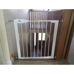 Safety gate by Lindom
