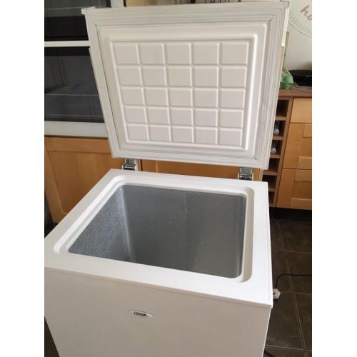 LOGIK Small Chest Freezer