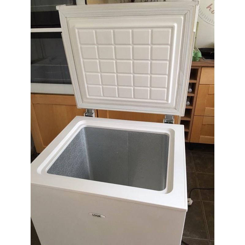 LOGIK Small Chest Freezer