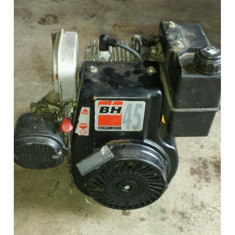 Small 4.5hp engine