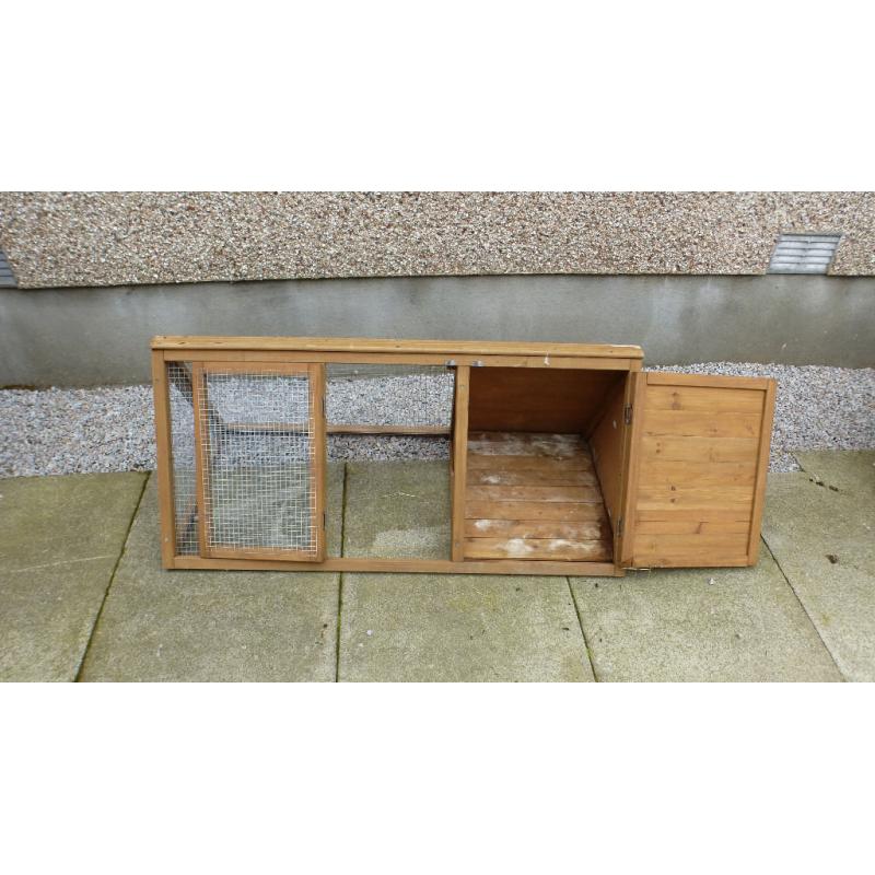 Guinea/Rabbit Hutch and Run in very good condition. The hutch has been used once.