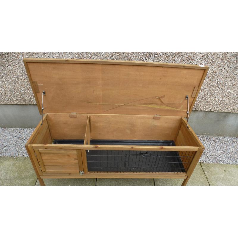 Guinea/Rabbit Hutch and Run in very good condition. The hutch has been used once.
