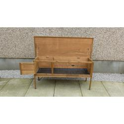 Guinea/Rabbit Hutch and Run in very good condition. The hutch has been used once.