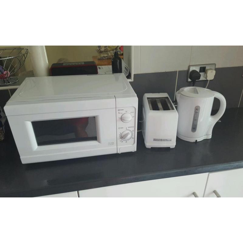 Microwave,kettle and toaster set