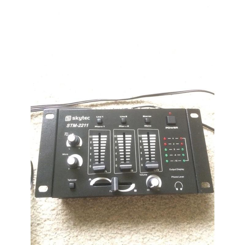 Skytec 4 channel mixing table