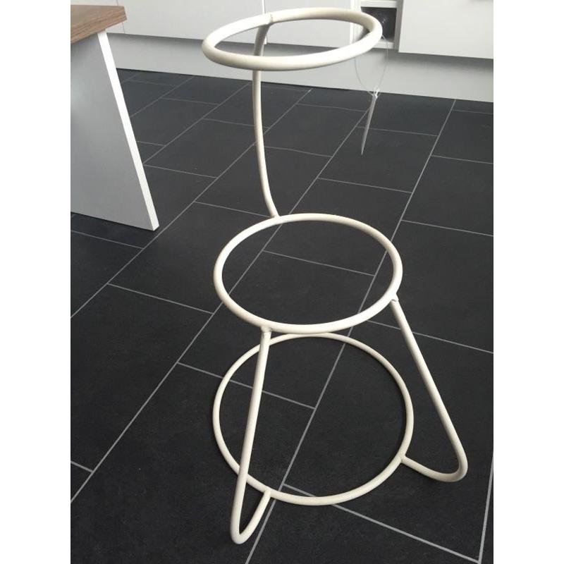Cake stand