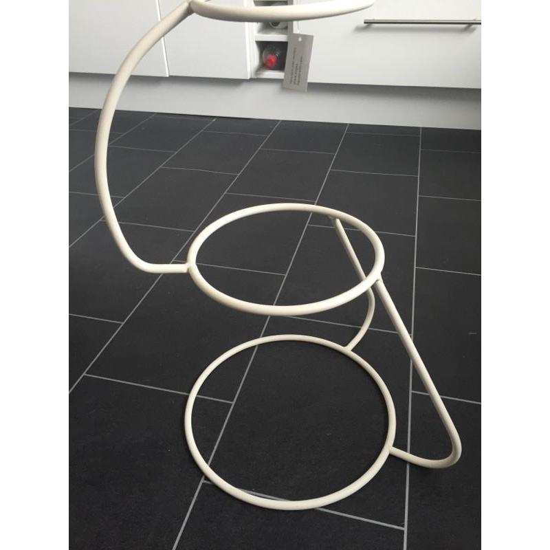 Cake stand