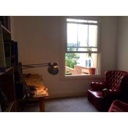 Spacious double room in lovely Shouthville home!