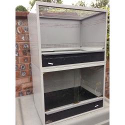 2 Metal Pet Display Units / Cages