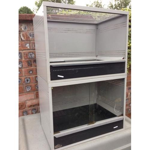 2 Metal Pet Display Units / Cages